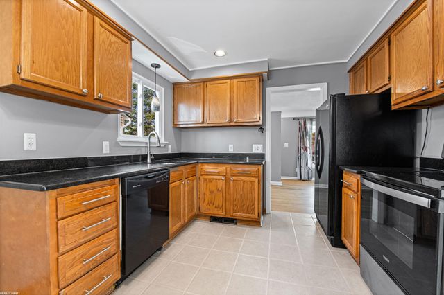 26101 Compson Street, Roseville, MI 48066