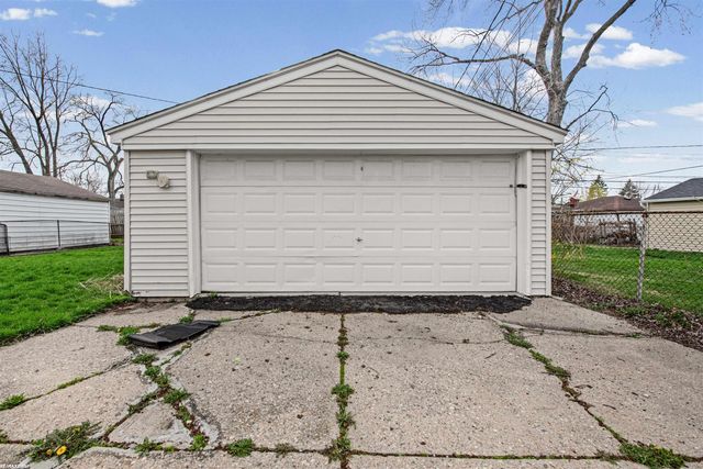 26101 Compson Street, Roseville, MI 48066