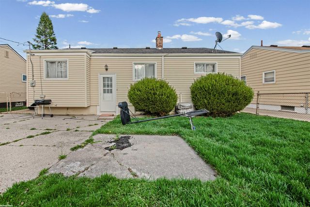 26101 Compson Street, Roseville, MI 48066