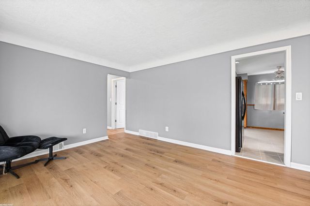 26101 Compson Street, Roseville, MI 48066