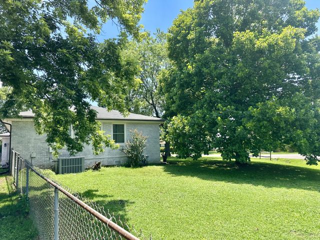 8401 Terry Ln, Hermitage, TN 37076