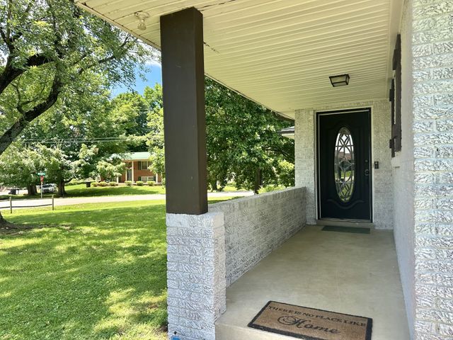 8401 Terry Ln, Hermitage, TN 37076