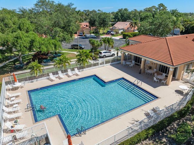 33 Sausalito Drive, Boynton Beach, FL 33436