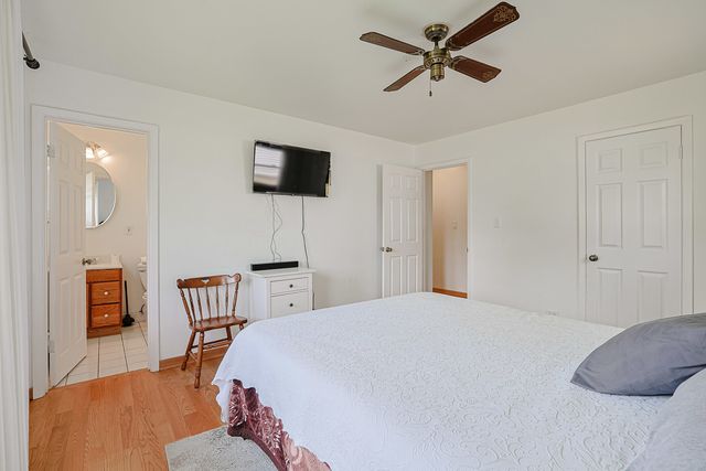 521 Edgewood Lane, Elk Grove Village, IL 60007