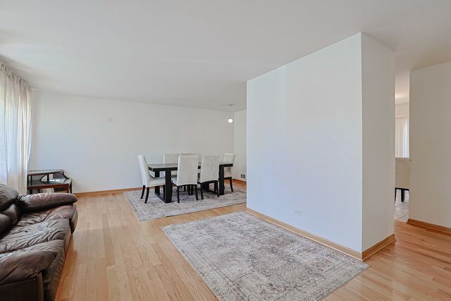 521 Edgewood Lane, Elk Grove Village, IL 60007