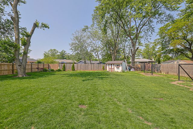 521 Edgewood Lane, Elk Grove Village, IL 60007