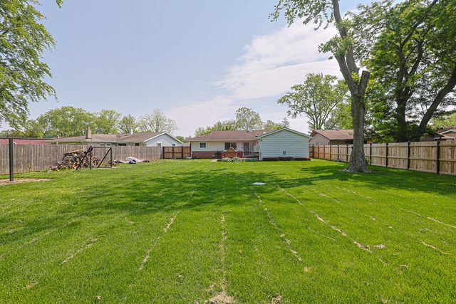 521 Edgewood Lane, Elk Grove Village, IL 60007