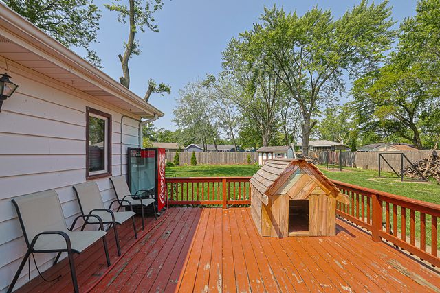 521 Edgewood Lane, Elk Grove Village, IL 60007