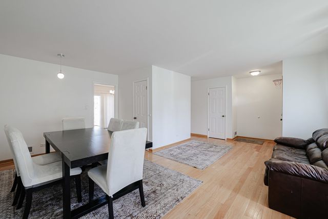 521 Edgewood Lane, Elk Grove Village, IL 60007