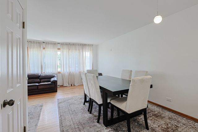 521 Edgewood Lane, Elk Grove Village, IL 60007