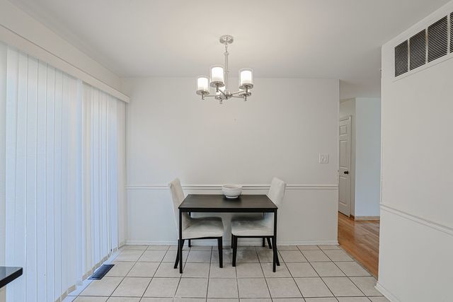 521 Edgewood Lane, Elk Grove Village, IL 60007