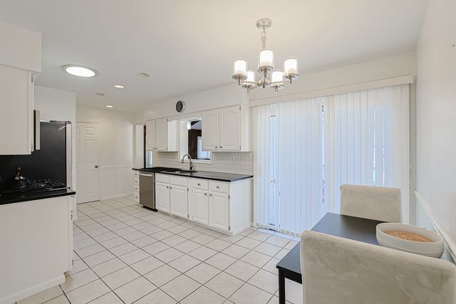 521 Edgewood Lane, Elk Grove Village, IL 60007