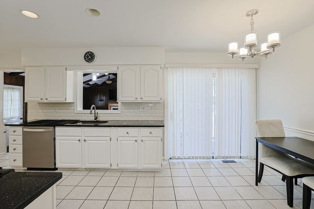 521 Edgewood Lane, Elk Grove Village, IL 60007