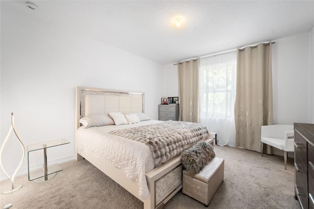 8049 Lemon Serpentine Lane, Delray Beach, FL 33446