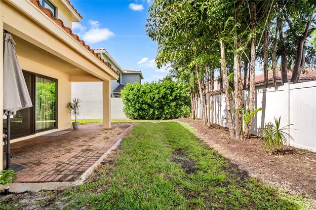 8049 Lemon Serpentine Lane, Delray Beach, FL 33446