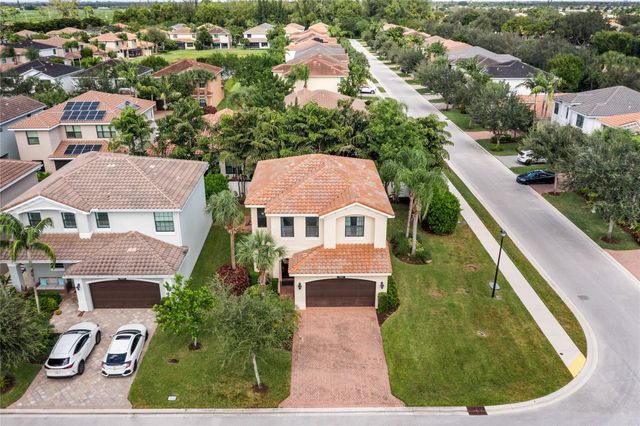 8049 Lemon Serpentine Lane, Delray Beach, FL 33446