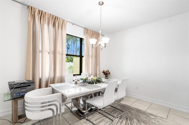 8049 Lemon Serpentine Lane, Delray Beach, FL 33446