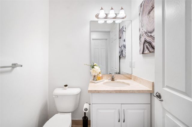 8049 Lemon Serpentine Lane, Delray Beach, FL 33446