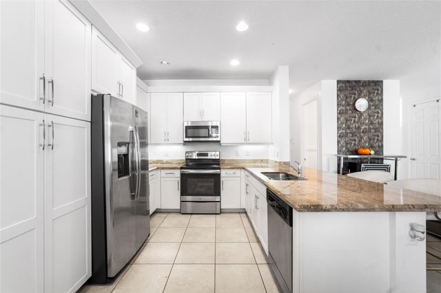 8049 Lemon Serpentine Lane, Delray Beach, FL 33446