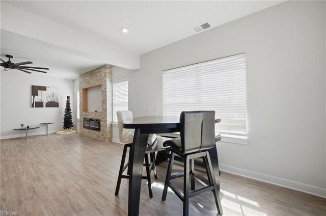 1813 Sunsprite LOOP, Chesapeake, VA 23323