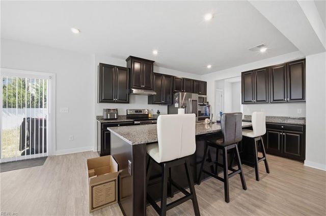 1813 Sunsprite LOOP, Chesapeake, VA 23323