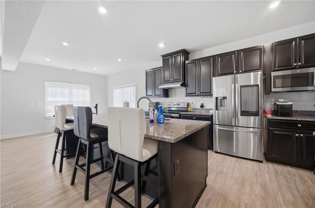 1813 Sunsprite LOOP, Chesapeake, VA 23323