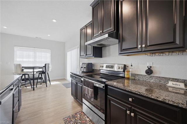 1813 Sunsprite LOOP, Chesapeake, VA 23323