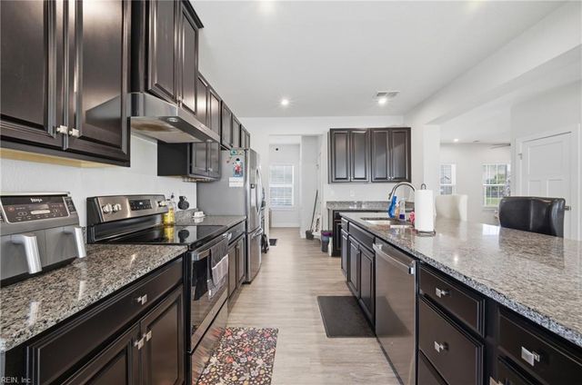 1813 Sunsprite LOOP, Chesapeake, VA 23323