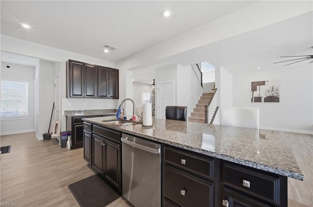 1813 Sunsprite LOOP, Chesapeake, VA 23323