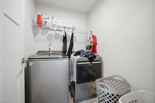 1813 Sunsprite LOOP, Chesapeake, VA 23323