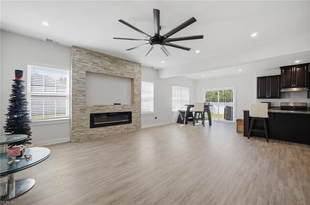 1813 Sunsprite LOOP, Chesapeake, VA 23323