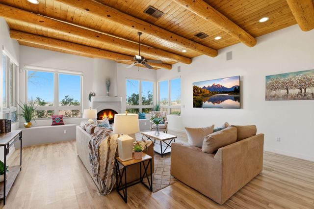 5901 Tierra Viva Place NW, Albuquerque, NM 87107