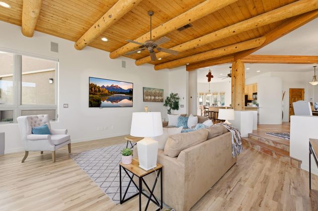 5901 Tierra Viva Place NW, Albuquerque, NM 87107