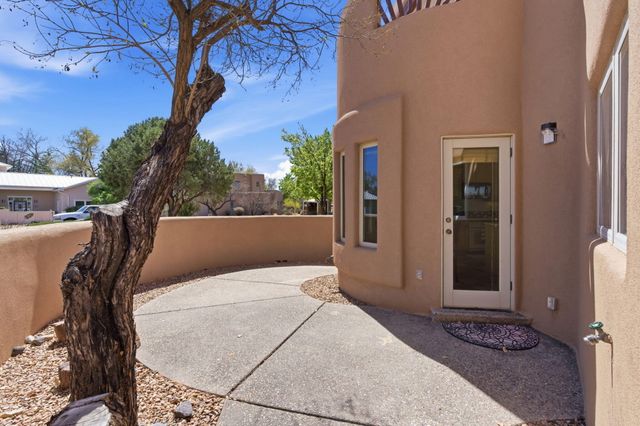 5901 Tierra Viva Place NW, Albuquerque, NM 87107