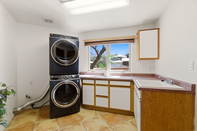 5901 Tierra Viva Place NW, Albuquerque, NM 87107