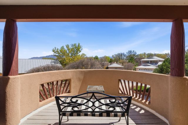 5901 Tierra Viva Place NW, Albuquerque, NM 87107