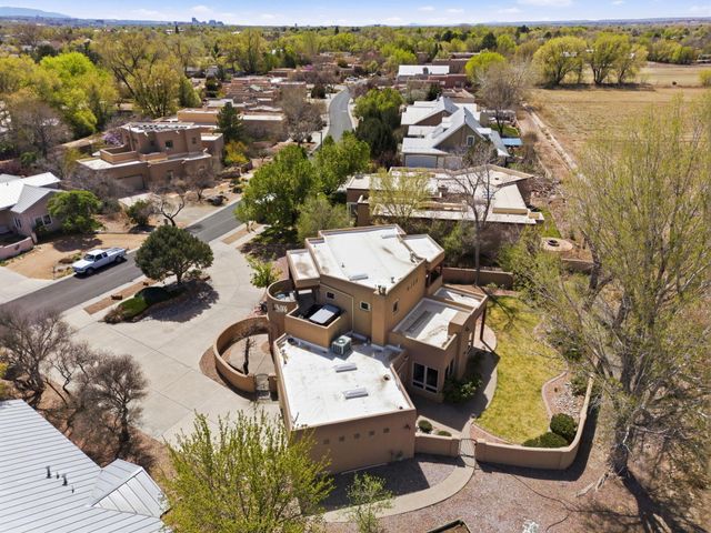 5901 Tierra Viva Place NW, Albuquerque, NM 87107