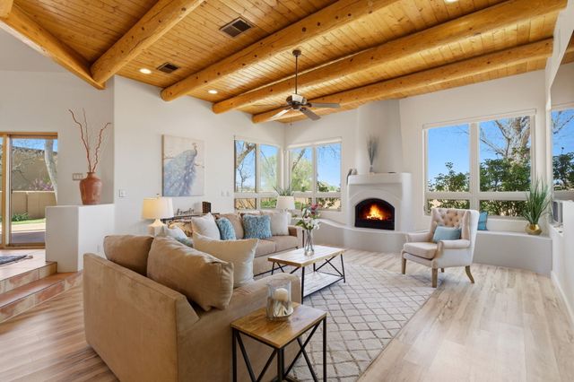 5901 Tierra Viva Place NW, Albuquerque, NM 87107