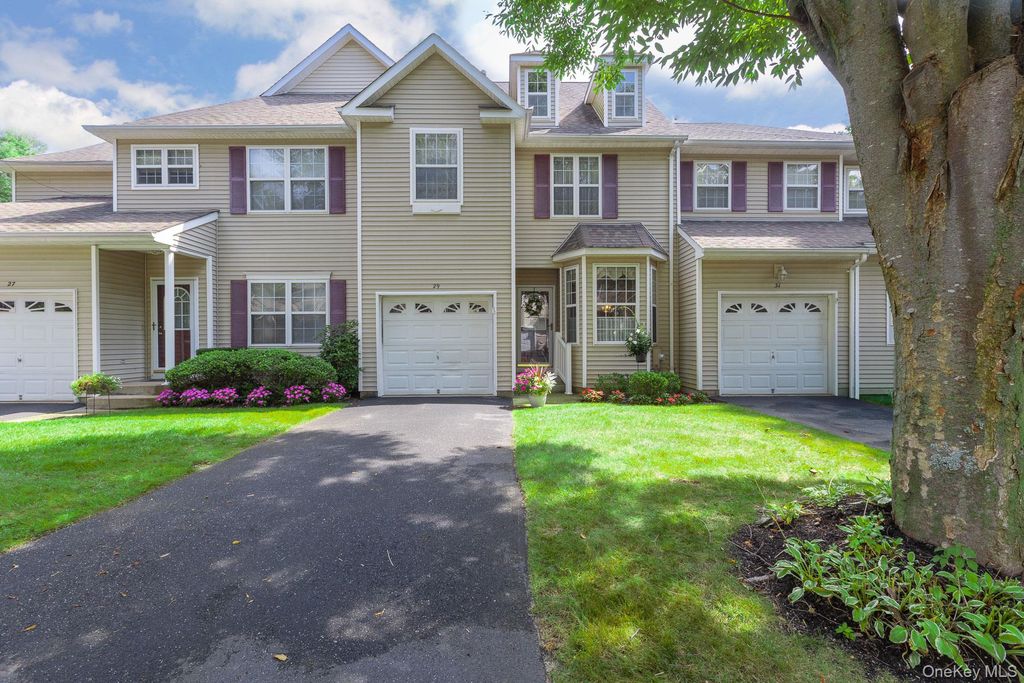 29 Avery Court, Nesconset, NY 11767 — photo 2