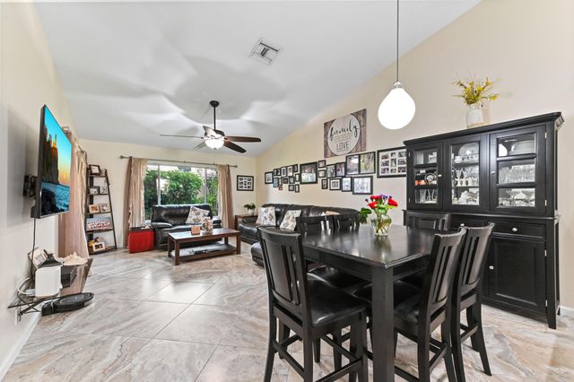 8404 Long Bay, West Palm Beach, FL 33411