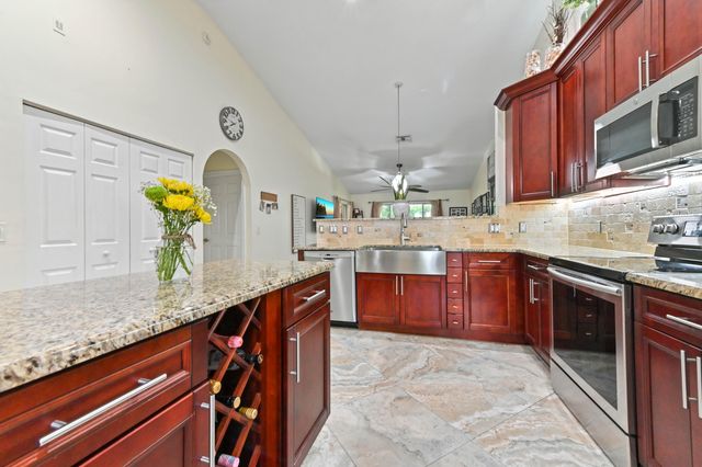 8404 Long Bay, West Palm Beach, FL 33411