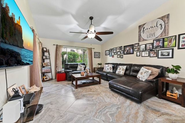 8404 Long Bay, West Palm Beach, FL 33411