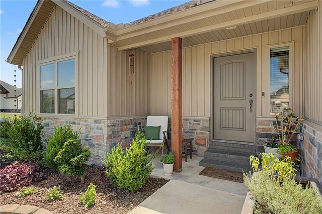 1011 Monarch Road, Centerton, AR 72719