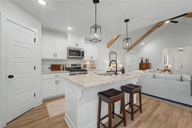1011 Monarch Road, Centerton, AR 72719