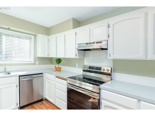 5005 Sw MITCHELL St 3, Portland, OR 97221