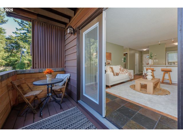 5005 Sw MITCHELL St 3, Portland, OR 97221