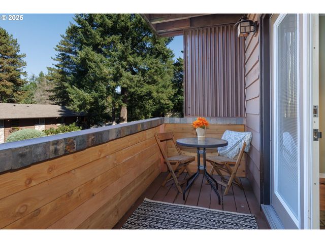 5005 Sw MITCHELL St 3, Portland, OR 97221