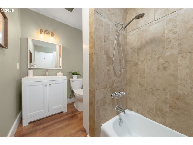 5005 Sw MITCHELL St 3, Portland, OR 97221