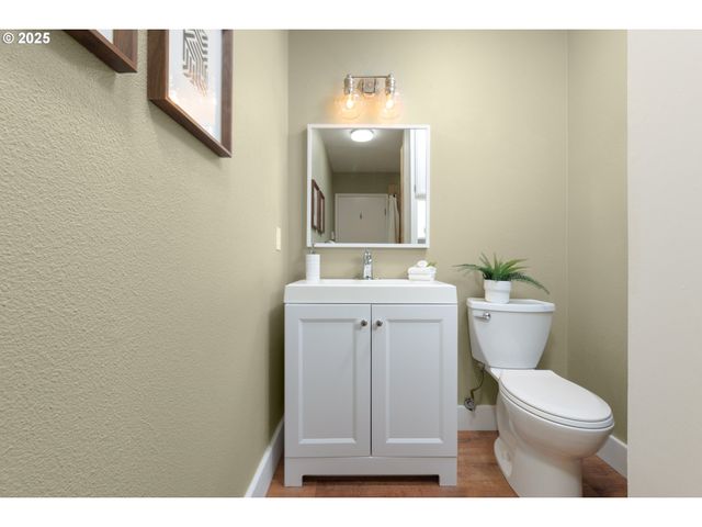 5005 Sw MITCHELL St 3, Portland, OR 97221