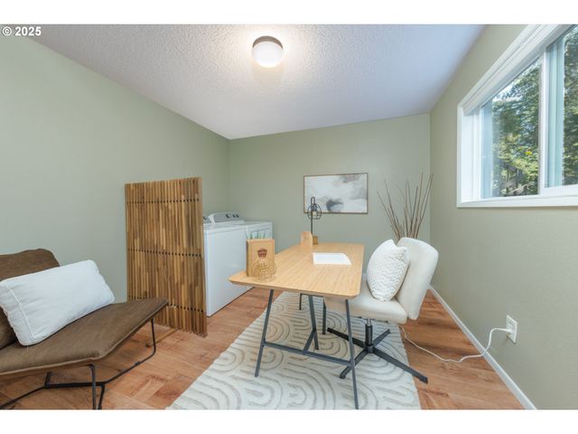 5005 Sw MITCHELL St 3, Portland, OR 97221